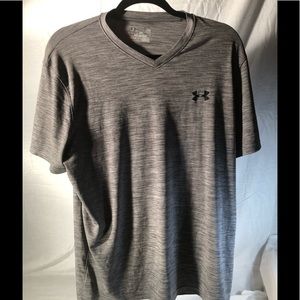 Under armour heatgear vneck tshirt size L gray